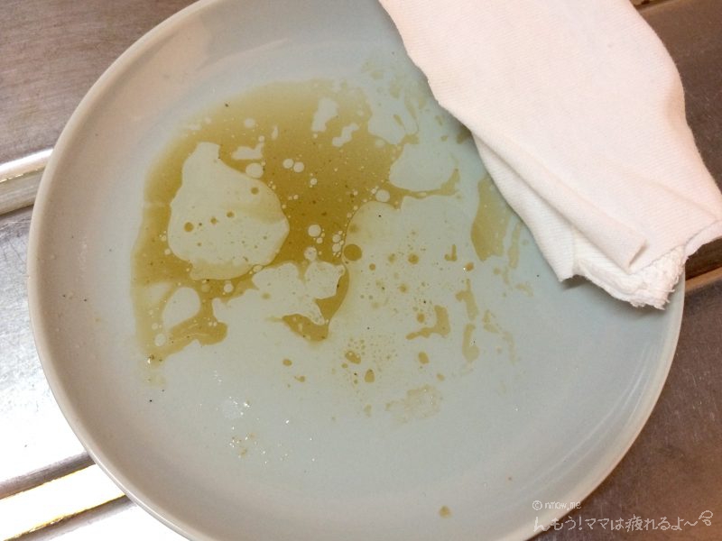 油汚れのついた皿